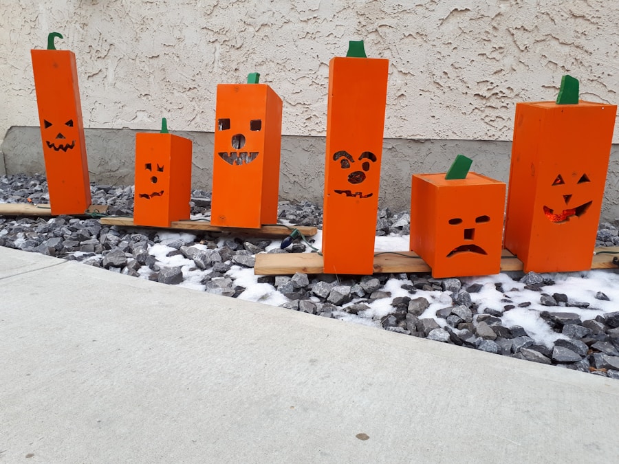 Photo Halloween decorations made of crepe paper